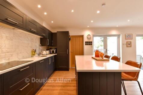 Kitchen/Dining Area