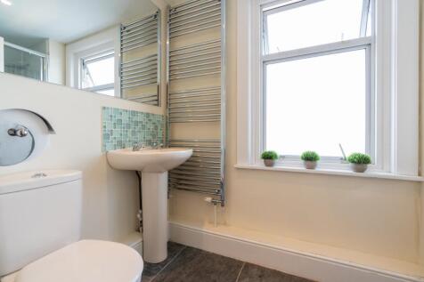 53 Purley Road - bathroom
