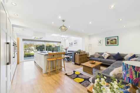 CAM03218G0-PR0553-STILL008