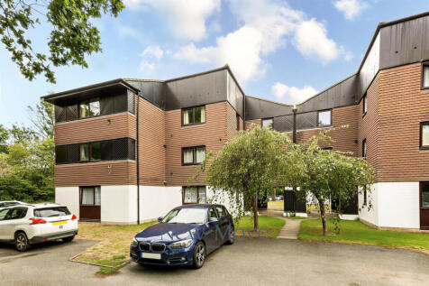 Ground floor studio flat in excellent location