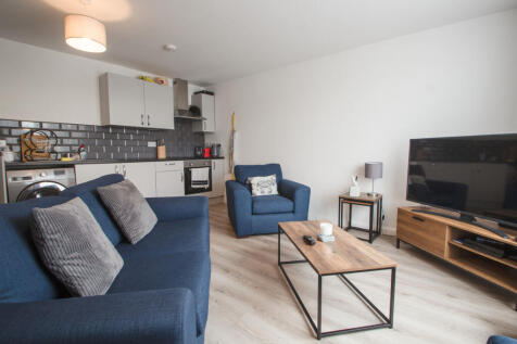 One bedroom ground floor maisonette