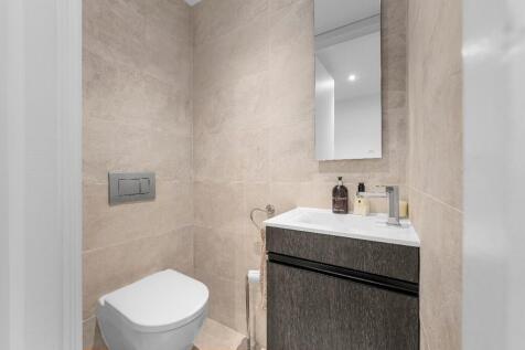 4 bed, 4 bath Apartment in Manchester - Photo 24