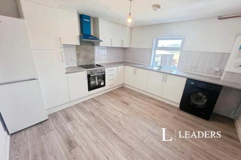 London Road, Chesterton, Newcastle, ST5 photo 2
