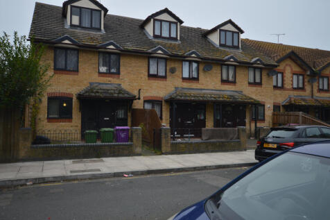 Double Room to Rent in Shared House
