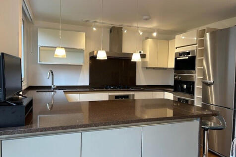 Lakeview Court, Leeds, West Yorkshire, LS8 photo 3