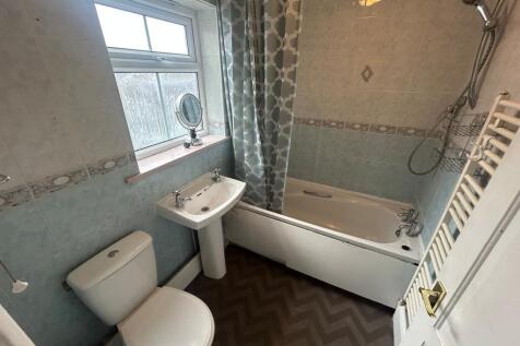 Napier Street, Staffordshire, Burton upon Trent, DE14 photo 4