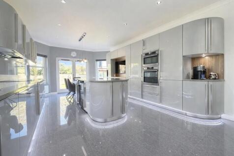Kitchen / Dining