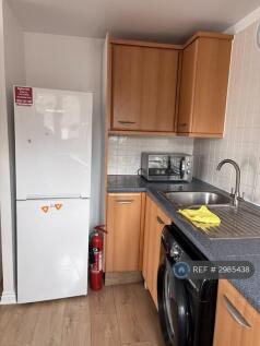 Blackburn Way, Hounslow, TW4 photo 4