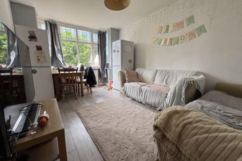 6-bed house on Harrington Drive, Nottingham, £3,640/mo