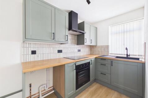 Insley Gardens, Hucclecote, Gloucester, Gloucestershire, GL3 photo 3