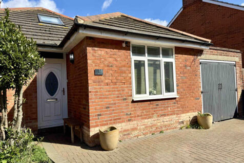 4 Bedroom Detached Chalet For Sale