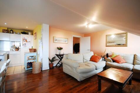Lewiston Close, Worcester Park, KT4 photo 3