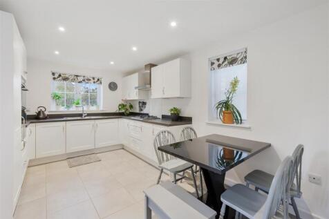 WOODLANDS CLOSE (9).jpg