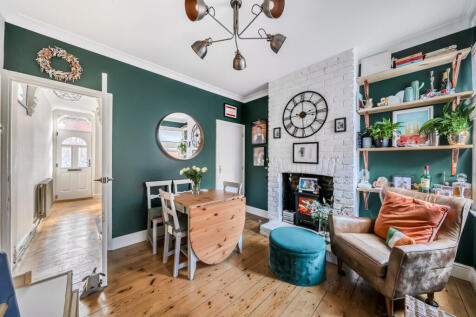 1371317-7-68f8ed4...