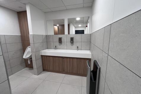 Office to rent Image 4