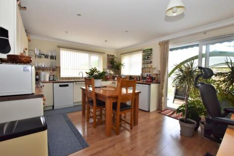 kitchen diner 2.JPG