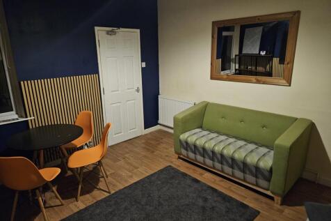 3-bed house on Oxford Street, Loughborough, £1,885/mo