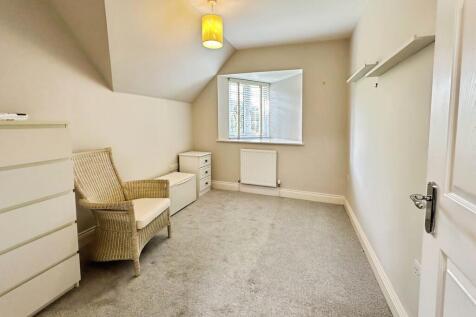 Cadogan Place, North Heath Lane, Horsham photo 5