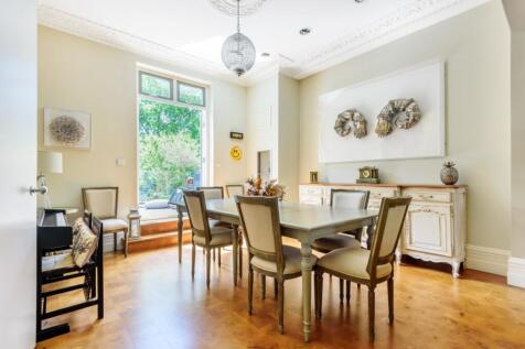 62b2eb3f2c985-l-8637