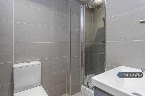 Private En-Suite - Bedroom 2