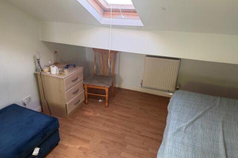 Flat Above 9-11 Willow Street, Bradford, BD8 9NJ photo 4