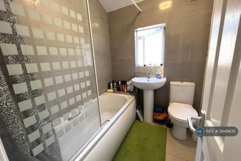 Adelaide Terrace, Brentford, TW8 photo 3