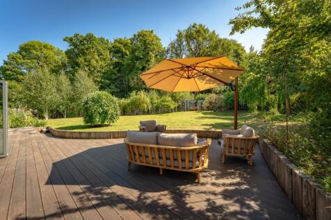 6 bed, 5 bath Detached in Bristol - Photo 3