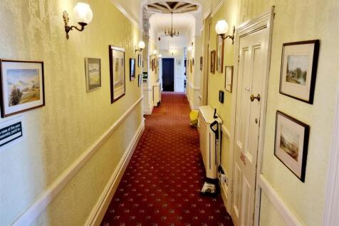 Hallway 1.jpg