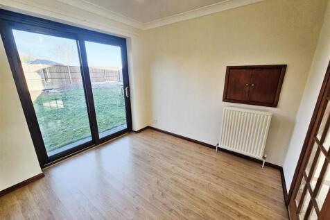 Barlow Close, Rothwell, Kettering, Northants photo 3
