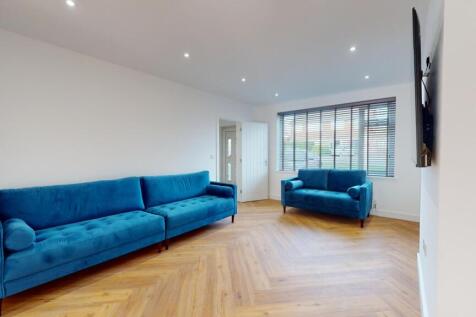 6-bed house on Derwent Drive, Loughborough, £3,250/mo