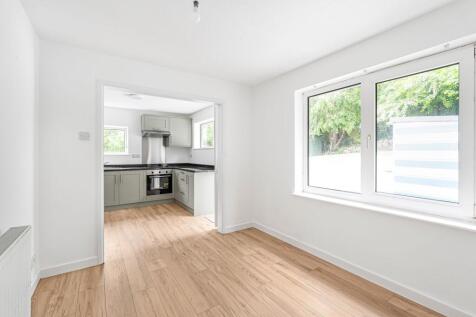 Dining room into kitchen
