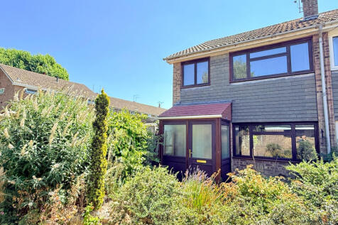 Three bedroom end of terrace house