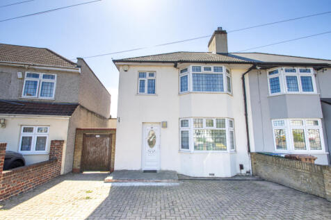 Three bedroom house in Bexleyheath