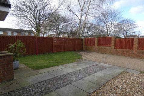 Front/Garden/ Drive