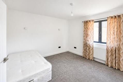 Flat 7, Bakers Yard, 49a High Street, Cobham, KT11 3DL photo 5