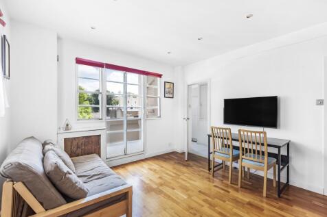 Reception Room/Bedroom