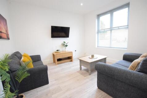 27/28 - Portland Street - Student House photo 3