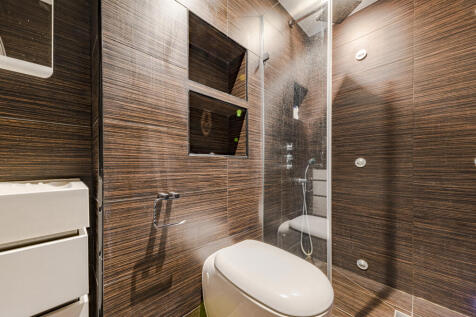 En-suite showe room