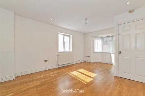 Coombe Close, Hatfield photo 4