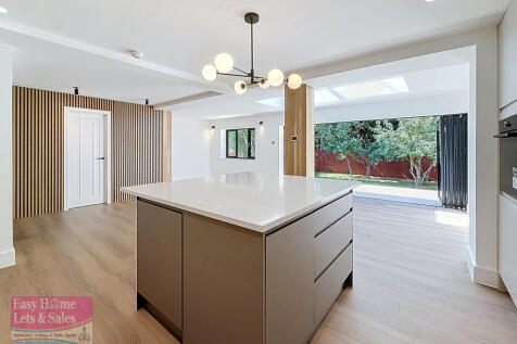 Kitchen/Living Ro...