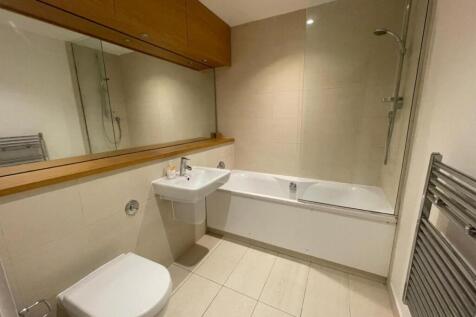 123 St George bathroom 2.jpeg