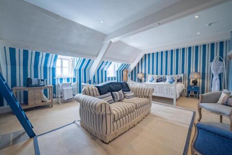 Main House - Bedroom 5