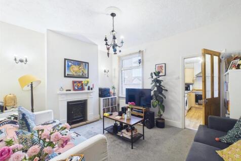 2 - Two-bedroom terraced house for Auction, Bedmin