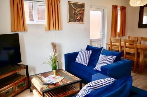 4-bed house on Ashby Crescent, Loughborough, £1,993/mo