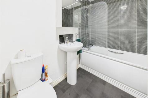 27 Littledale Row Bathroom