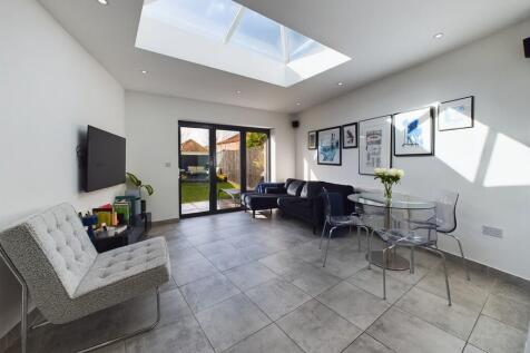 CAM02854G0-PR0318...