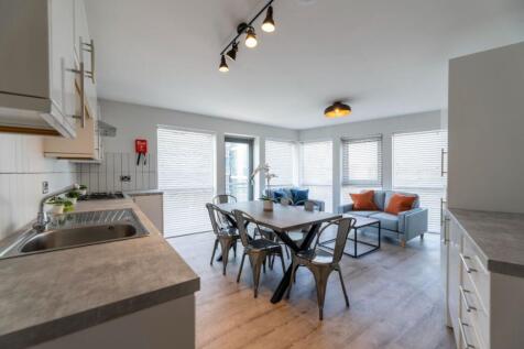 1FSF8 - Living Area