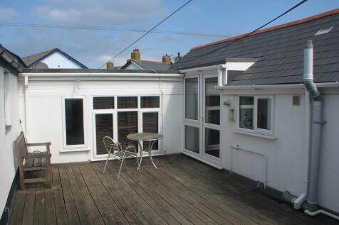 2-bed flat on Princes Street, Bude, £745/mo