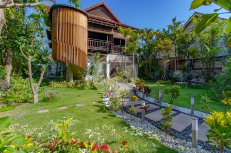 4 Bedroom Wooden Villa For Sale - Wat Damnak, Siem Reap