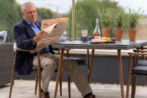 Relax on the rooftop terrace 